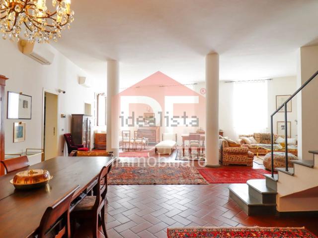 Appartamento in vendita di 230 m² in Via Santo Stefano