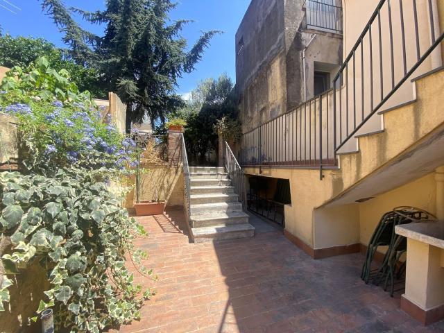 Appartamento in vendita di 230 m² in Via Santicella