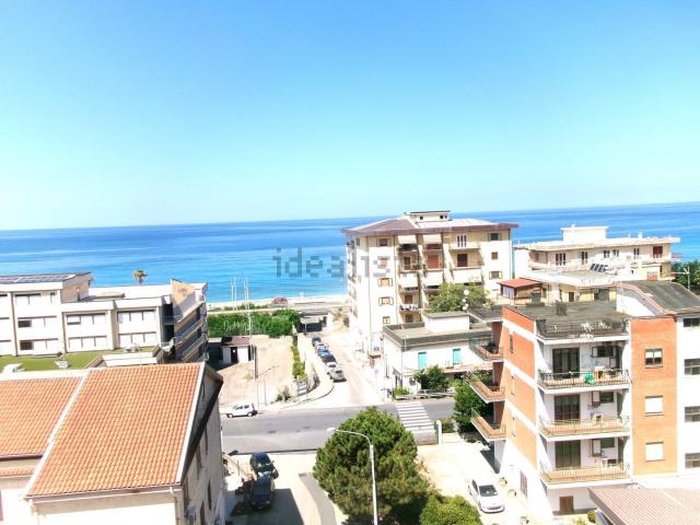 Appartamento in vendita di 230 m² in Via Pandosia, 1
