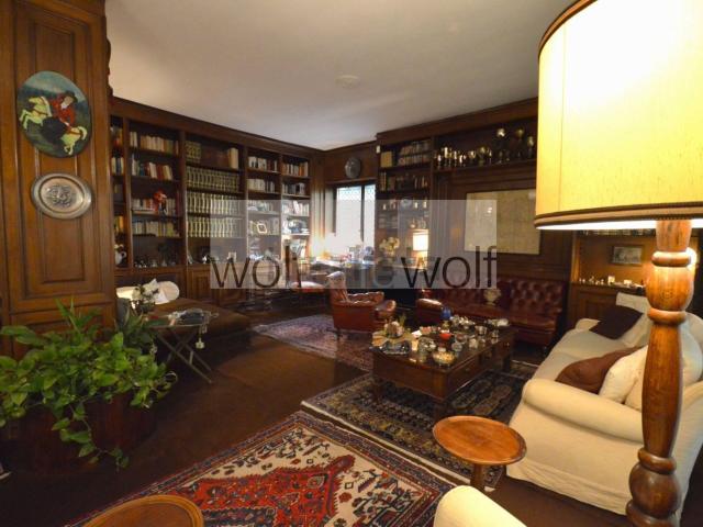 Appartamento in vendita di 230 m² in Via Paolo Giovio