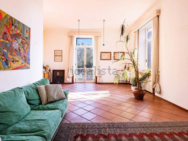 Appartamento in vendita di 230 m² in Via Rocco Galdieri, 10