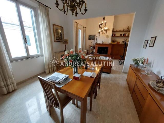 Appartamento in vendita di 230 m² in Via Roma