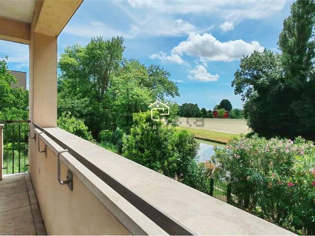 Appartamento in vendita di 230 m² in Via Riviera del Brenta, 148