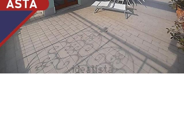 Appartamento in vendita di 230 m² in Via Toscana, 18