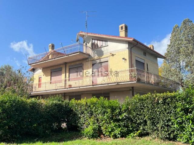 Appartamento in vendita di 230 m² in Via Terni, 38