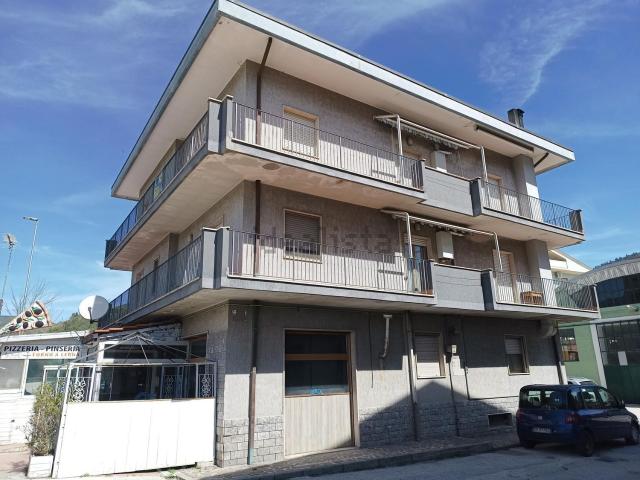 Appartamento in vendita di 230 m² in Via Tiburtina Valeria, 35