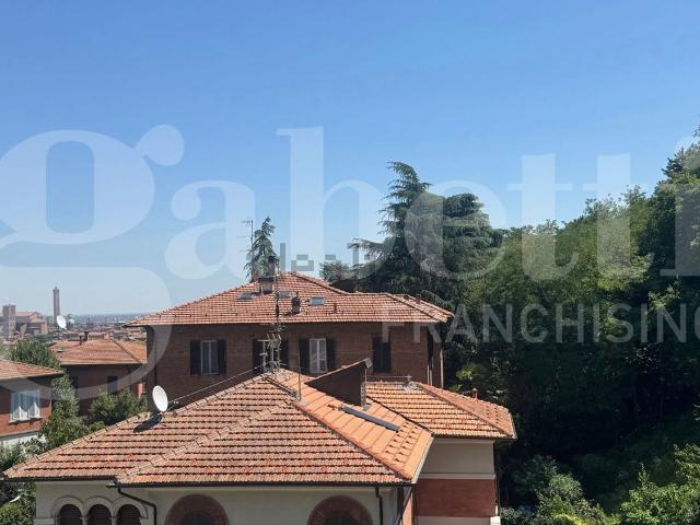 Appartamento in vendita di 230 m² in Via Vallescura, 45