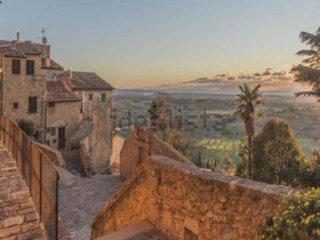 Appartamento in vendita di 230 m² in Via Vittorio Veneto, 9