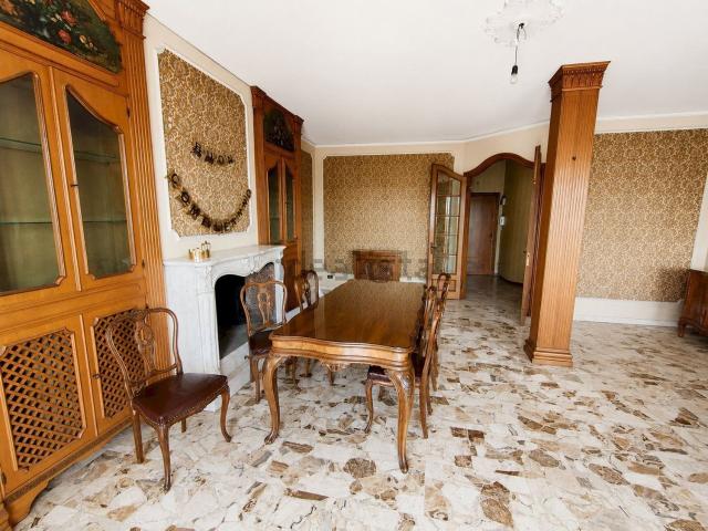 Appartamento in vendita di 230 m² in Viale Alessandro Tassoni