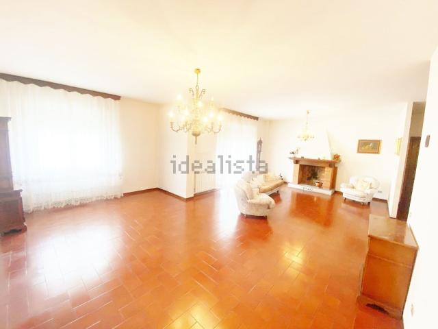 Appartamento in vendita di 230 m² in Viale Galileo Galilei