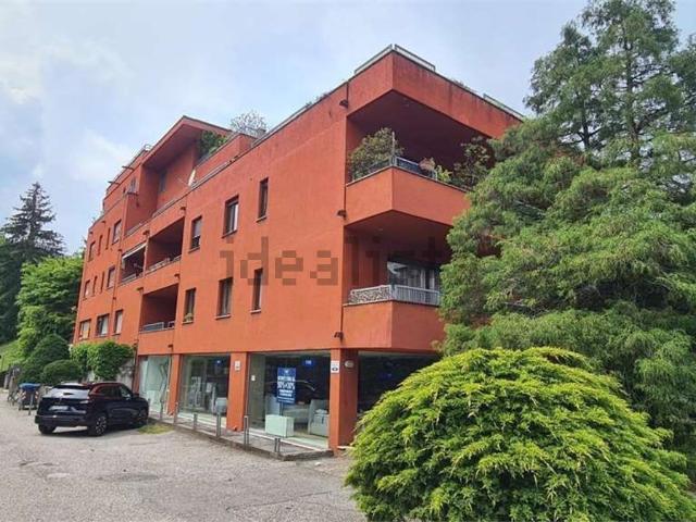 Appartamento in vendita di 230 m² in Viale Padre G. B. Aguggiari, 77