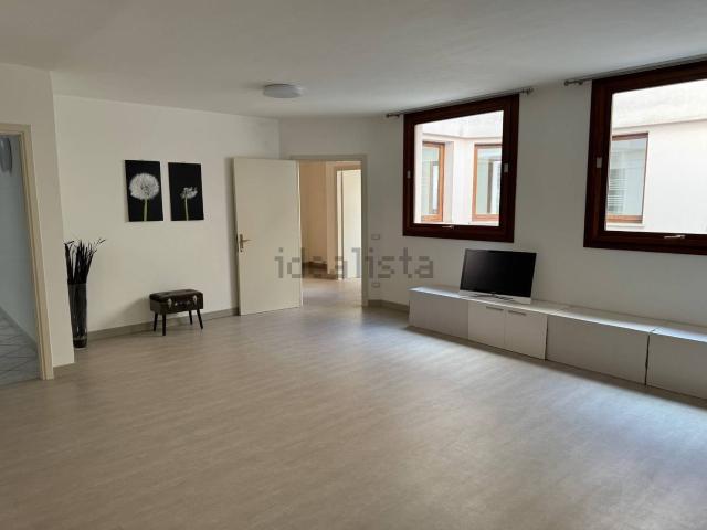 Appartamento in vendita di 230 m² in Piazza Giuseppe Garibaldi, 5