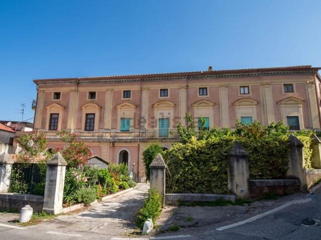 Appartamento in vendita di 230 m² in Piazza Francesco Spirito