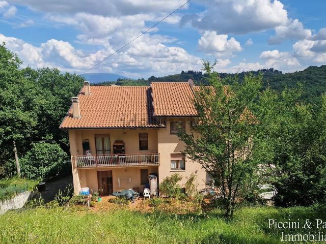 Appartamento in vendita di 230 m² in Strada Ponte Rio Ponte Pattoli, 55