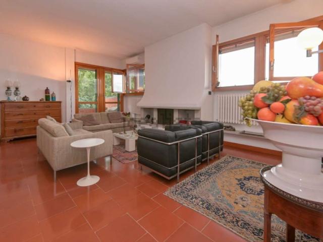 Appartamento in vendita di 230 m² in Strada Rebaude