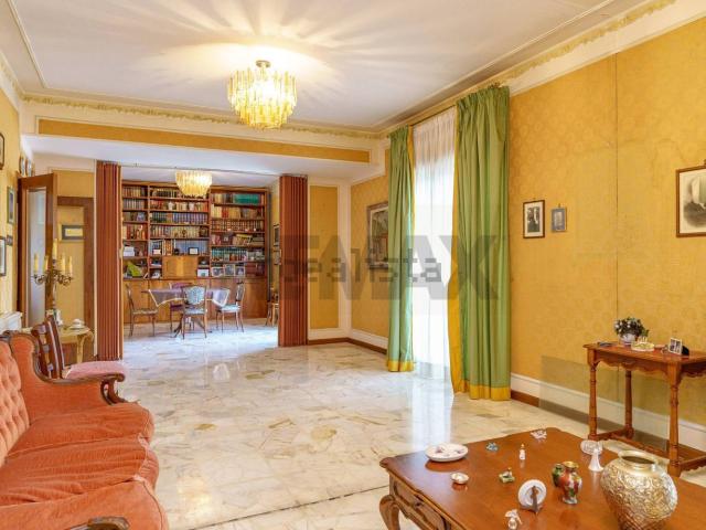 Appartamento in vendita di 231 m² in Via Giuseppe Garibaldi, 149