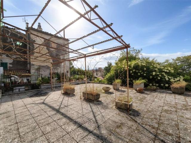 Appartamento in vendita di 231 m² in Via Giacomo Matteotti, 47