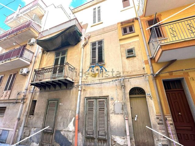 Appartamento in vendita di 231 m² in Via D. lo Monaco