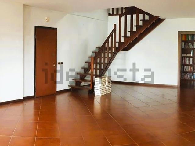 Appartamento in vendita di 231 m² in Viale Fratelli Bandiera
