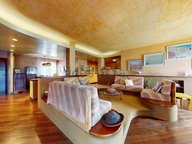 Appartamento in vendita di 232 m² in Via dei Caccia, 11