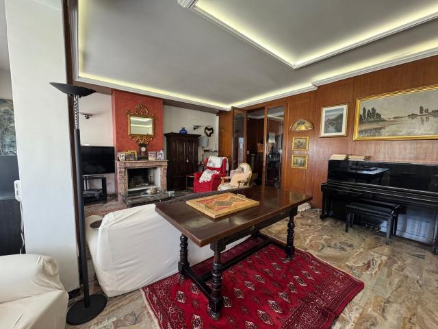 Appartamento in vendita di 232 m² in Via Della Grada