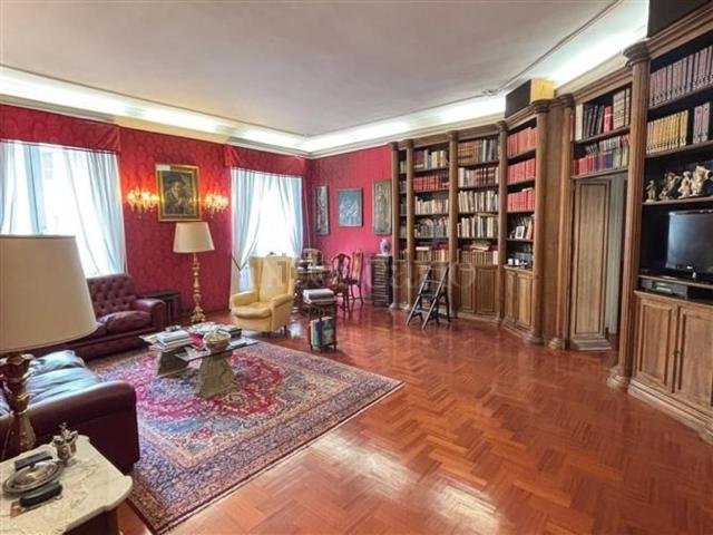Appartamento in vendita di 232 m² in Via Farini