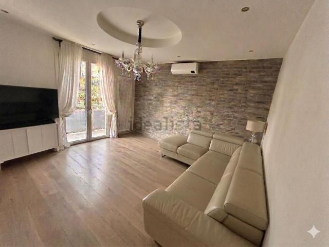 Appartamento in vendita di 232 m² in Via Lago di Como, 8