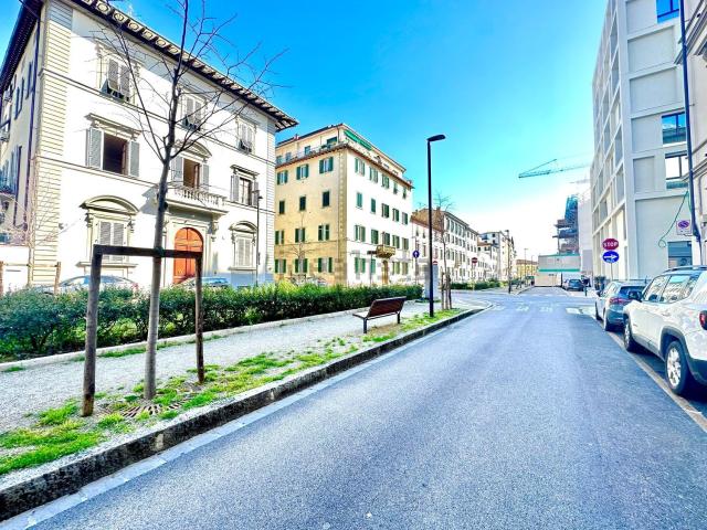 Appartamento in vendita di 232 m² in Via Solferino