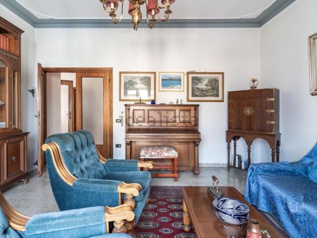 Appartamento in vendita di 232 m² in Via Raffaello Sanzio, 50053