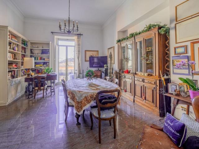 Appartamento in vendita di 232 m² in Via Toledo, 389