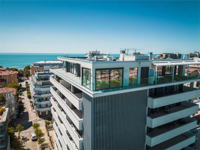 Appartamento in vendita di 233 m² in Via C. Colombo, 2
