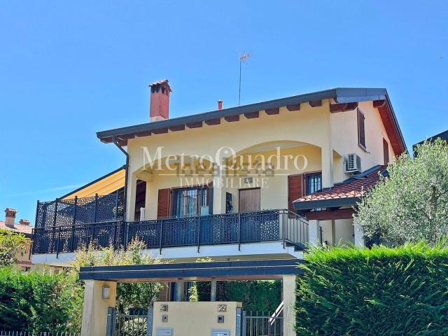 Appartamento in vendita di 233 m² in Via Alcide De Gasperi, 26