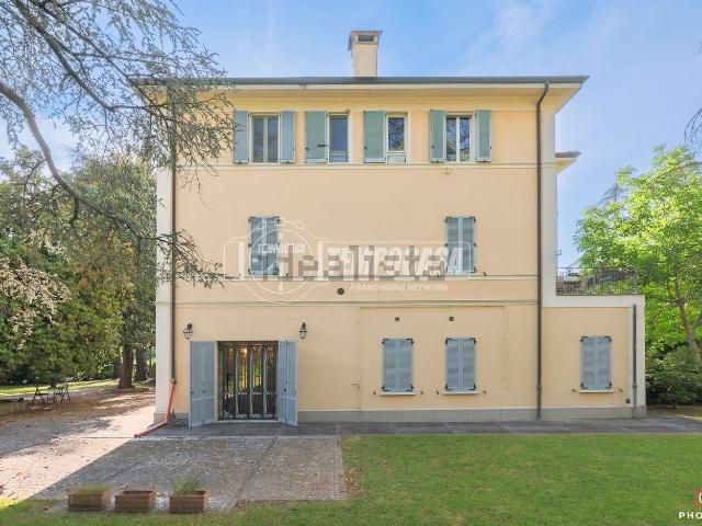 Appartamento in vendita di 233 m² in Via di Ravone