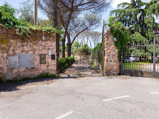 Appartamento in vendita di 233 m² in Via Eremo, 70