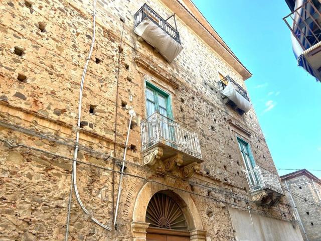 Appartamento in vendita di 233 m² in Via Peschiera, 28