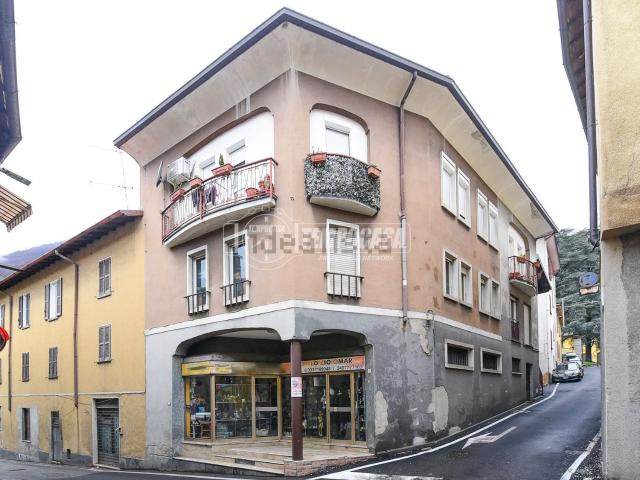 Appartamento in vendita di 233 m² in Via Roma
