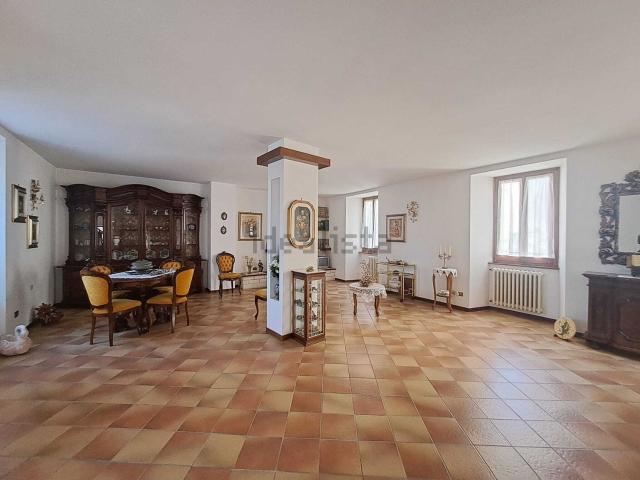 Appartamento in vendita di 233 m² in Via Rimembranze