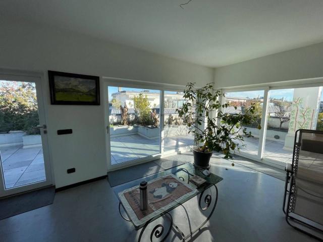 Appartamento in vendita di 233 m² in Via Volturno, 80