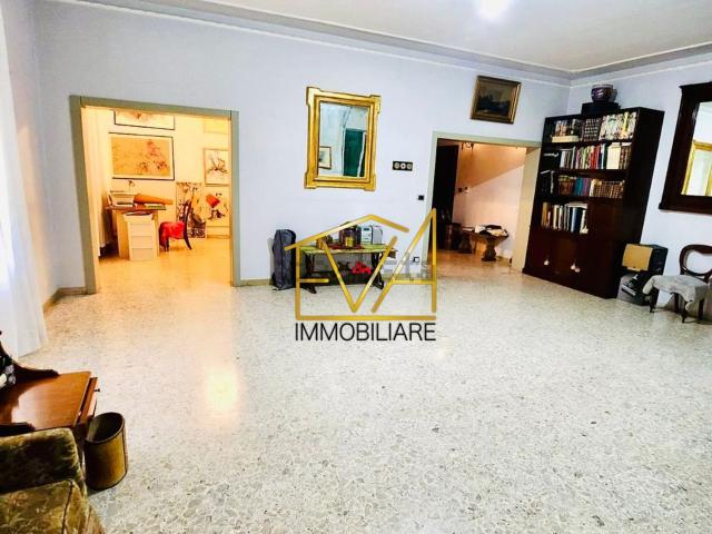 Appartamento in vendita di 233 m² in Viale Goffredo Mameli