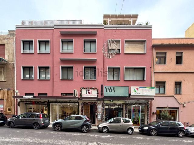 Appartamento in vendita di 234 m² in Via Alghero, 40