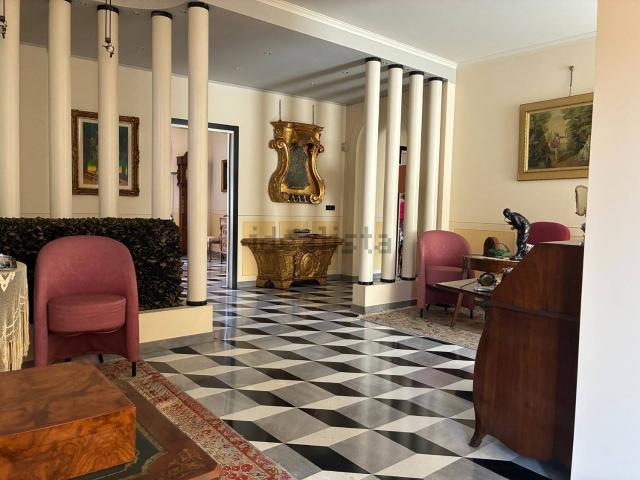 Appartamento in vendita di 234 m² in Via Galliera
