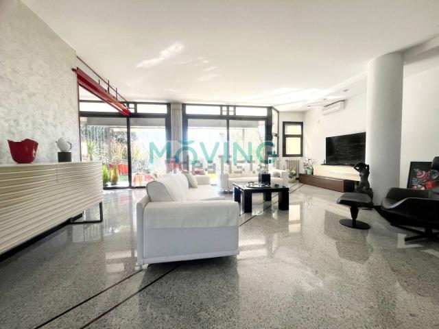 Appartamento in vendita di 234 m² in Via dei Mandarini, 14