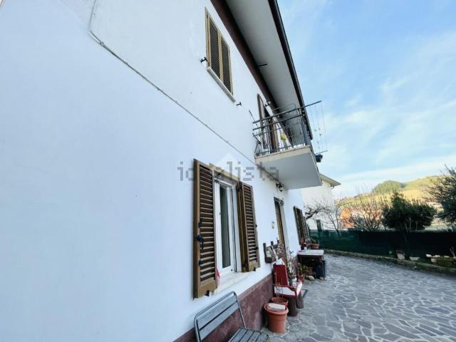 Appartamento in vendita di 234 m² in Via Provinciale Urbinate, 1