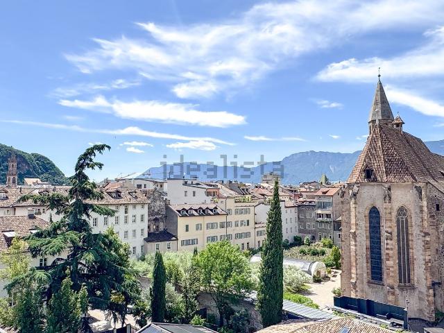 Appartamento in vendita di 234 m² in Via Vintler
