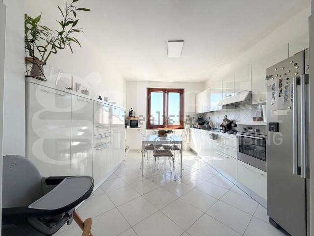 Appartamento in vendita di 234 m² in Viale Michelangelo, 33