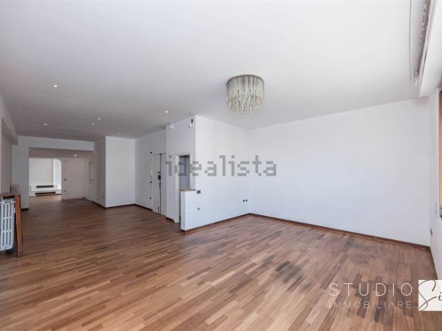 Appartamento in vendita di 235 m² in Via Campo Marzio