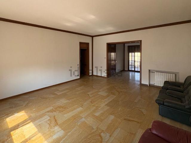 Appartamento in vendita di 235 m² in Via Giuseppe Garibaldi, 54