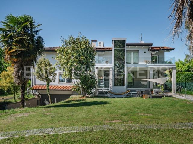 Appartamento in vendita di 235 m² in Via Grassi Don Mario, 1