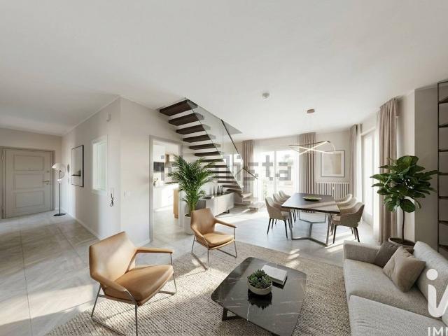 Appartamento in vendita di 235 m² in Via Salvador Allende