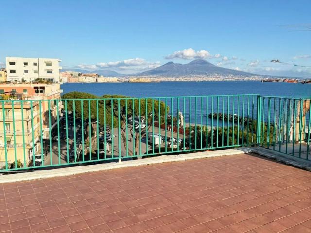 Appartamento in vendita di 235 m² in Via Posillipo